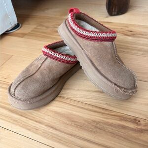 Girls Ugg Tasman platform